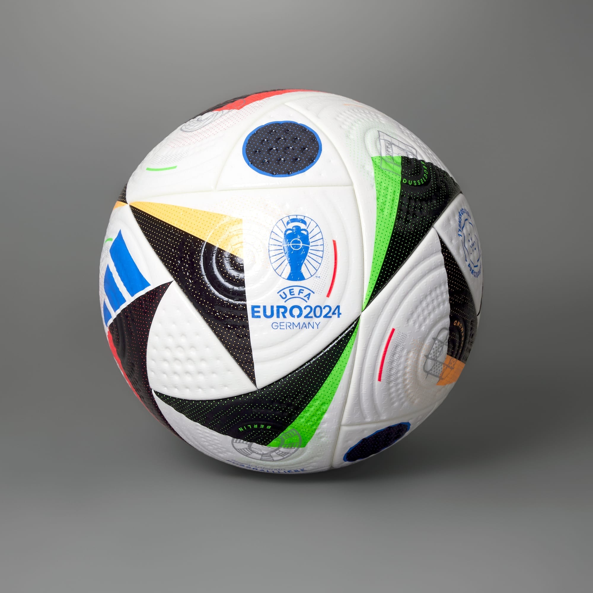 prosport.md fussballliebe pro ball white iq3 2025 06 18 12 16 07 031522 pompa de mână nike essential pentru minge (n.000.1484.180.ns)
